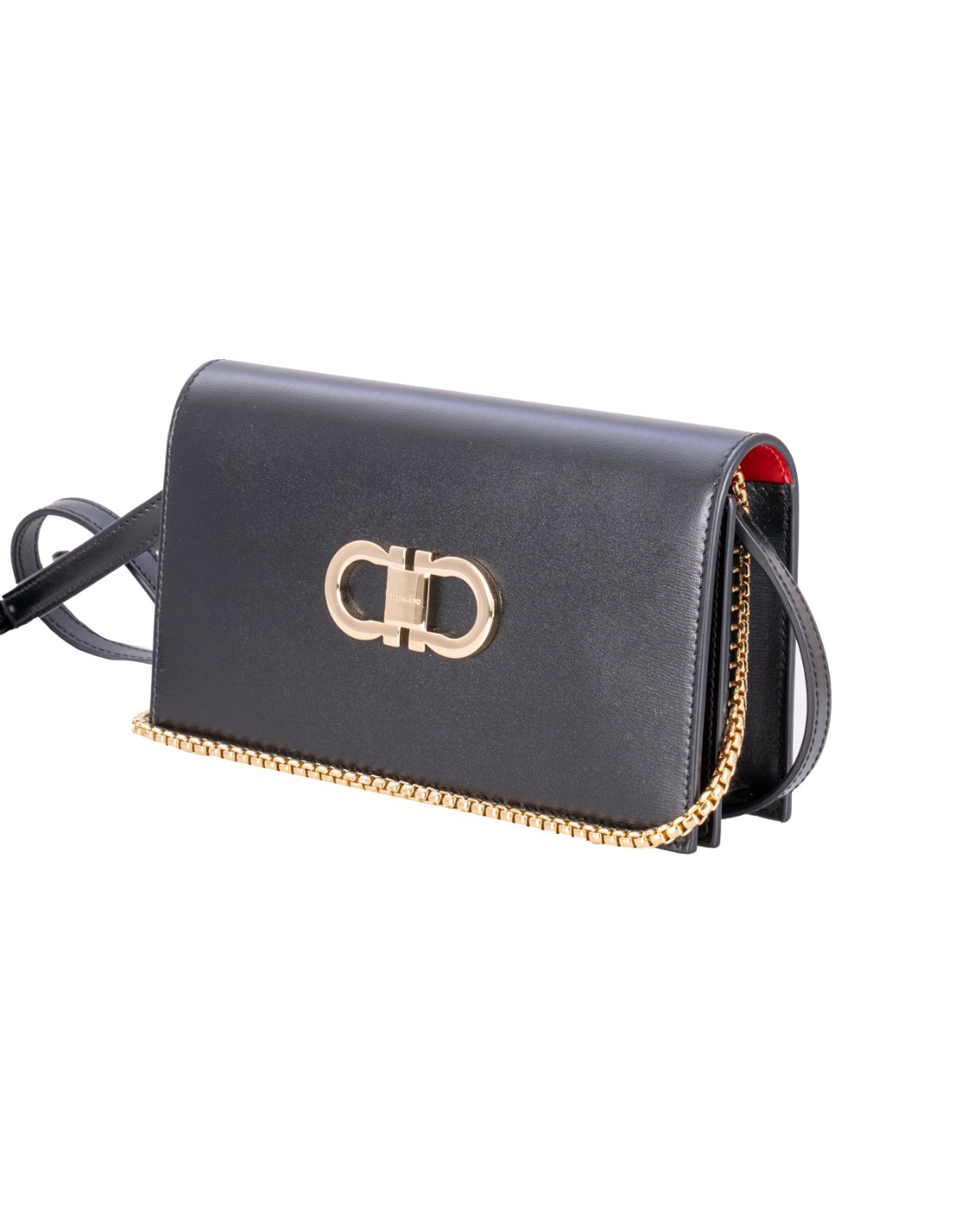 shop SALVATORE FERRAGAMO  Borsina: Salvatore Ferragamo mini bag doppio Gancini.
Minimalismo estetico e finiture raffinate. 
Il design con flap frontale presenta forme geometriche e un ornamento con doppio Gancini squadrato sul davanti.
Il vitello palmellato della struttura è morbido e liscio, con finitura semi lucida. 
Le tonalità a contrasto tra esterno ed interno aggiungono una nota originale.
Tracolla rimovibile in catena metallica quadrata.
Dimensioni: Altezza 11.0 CM  Lunghezza 20.5 CM  Profondità 5.0 CM. Luce tracolla: 50 cm.
Composizione: vitello palmellato.
Made in Italy.. 218357 MINIBGFLAT-771676 number 169305